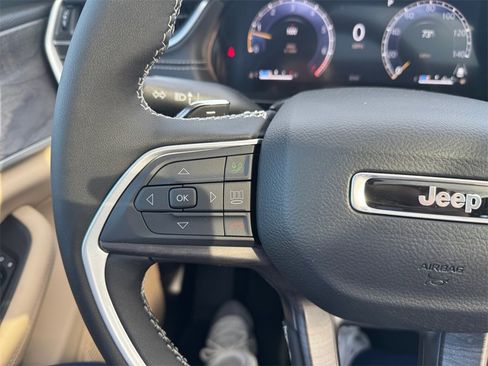 New 2025 Jeep Grand Cherokee Limited w/ Luxury Tech Group II image 24