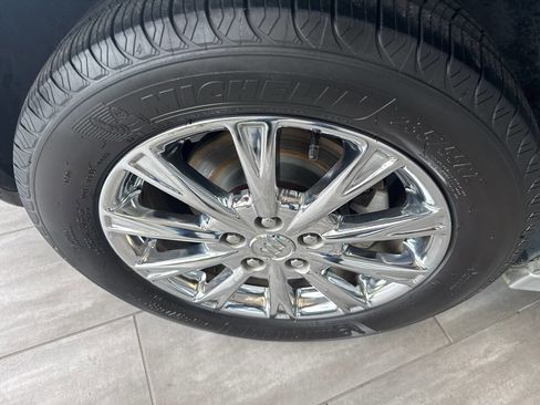 Used 2010 Buick Lucerne CXL image 12