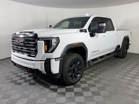 Used 2024 GMC Sierra 3500 AT4 AWD/4WD image 2