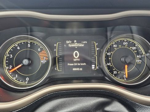 Used 2018 Jeep Cherokee Latitude w/ Altitude Package image 6