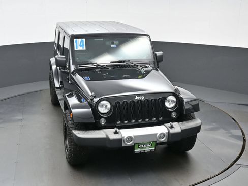 Used 2014 Jeep Wrangler Unlimited Sahara w/ Connectivity Group AWD/4WD image 40