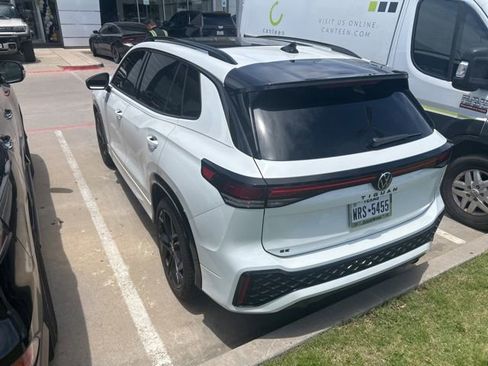 Used 2026 Volkswagen Tiguan SE R-Line FWD image 5