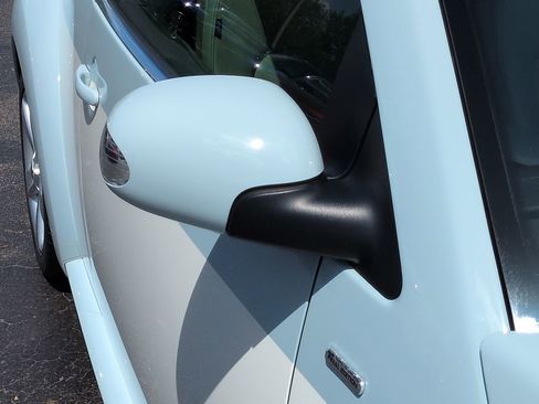 Used 2010 Volkswagen Beetle Convertible FWD image 12