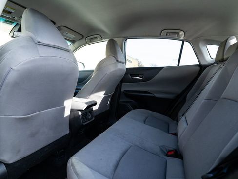 Used 2022 Toyota Venza LE image 32