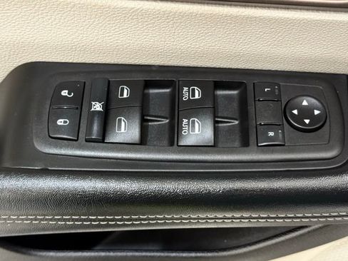 Used 2023 Chrysler Voyager LX FWD image 33