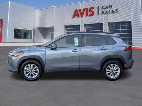 Used 2025 Toyota Corolla Cross LE image 10