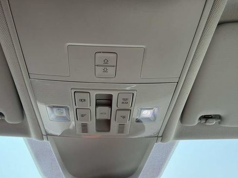 Used 2023 Volkswagen Tiguan SE w/ Panoramic Sunroof Package AWD/4WD image 29