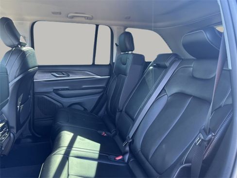 Used 2023 Jeep Grand Cherokee Limited image 25