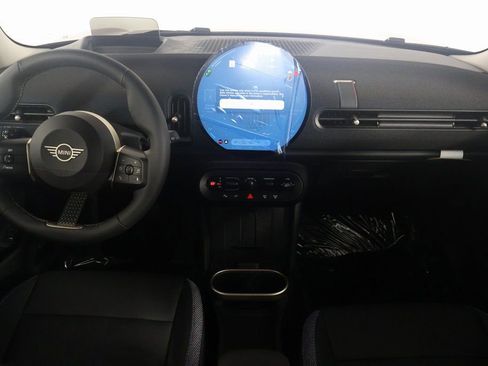 Used 2025 MINI Cooper 2-Door Hardtop image 4