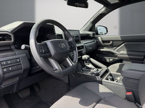 Used 2025 Toyota 4Runner SR5 AWD/4WD image 13