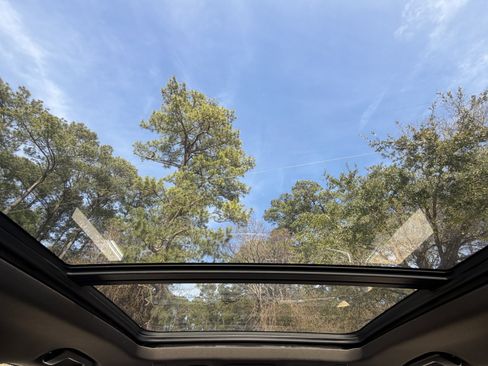 Used 2021 GMC Yukon SLT w/ SLT Premium Package image 17