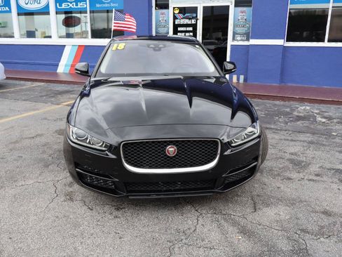 Used 2018 Jaguar XE Prestige RWD image 8
