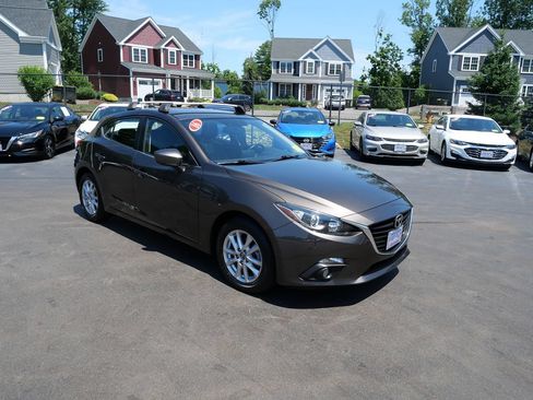 Used 2016 MAZDA MAZDA3 i Grand Touring FWD image 2