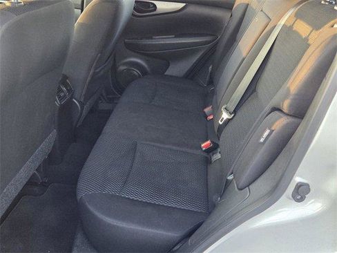 Used 2020 Nissan Rogue Sport S image 10