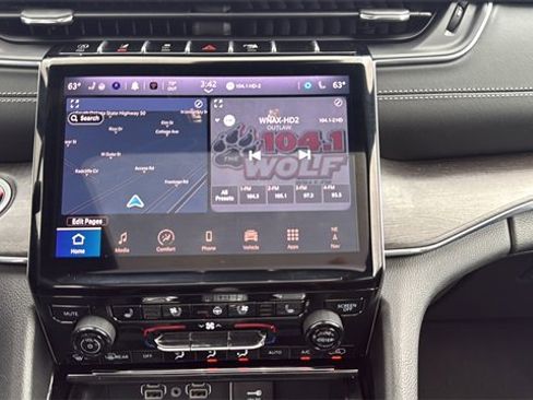 Used 2024 Jeep Grand Cherokee Overland image 40