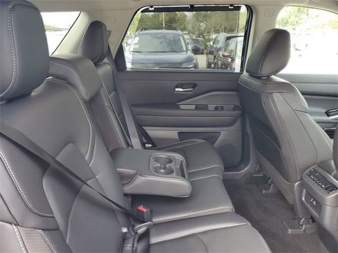 Used 2024 Nissan Pathfinder SL image 33