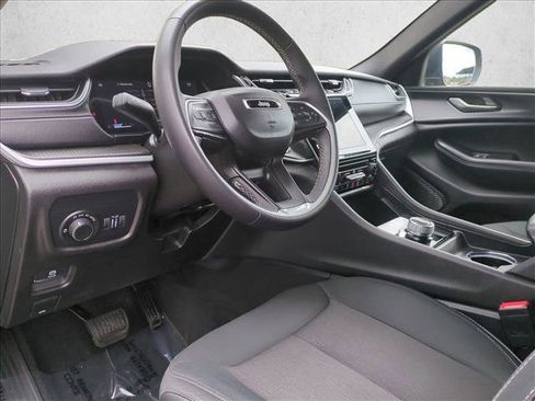 Used 2024 Jeep Grand Cherokee L Laredo RWD image 11