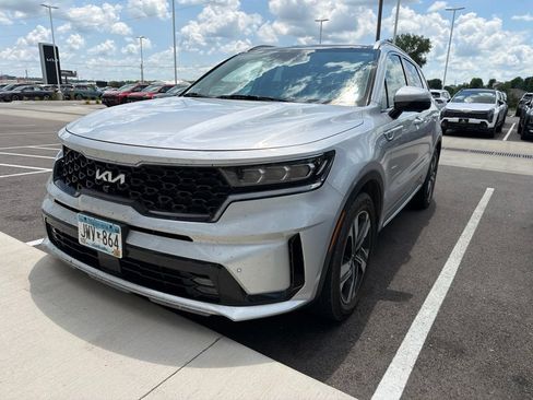 Certified 2023 Kia Sorento SX Prestige AWD/4WD image 2