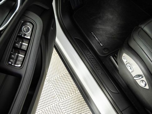 New 2026 Porsche Macan AWD/4WD image 8