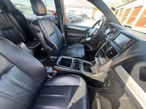 Used 2017 Dodge Grand Caravan GT image 37