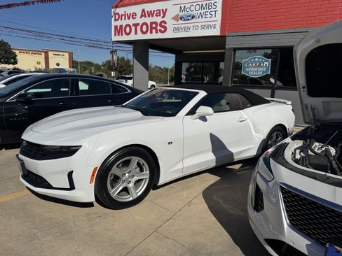 Used 2023 Chevrolet Camaro LT image 1