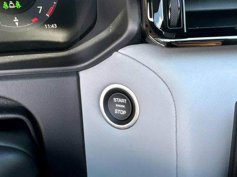 New 2026 Land Rover Range Rover Velar Dynamic SE image 24