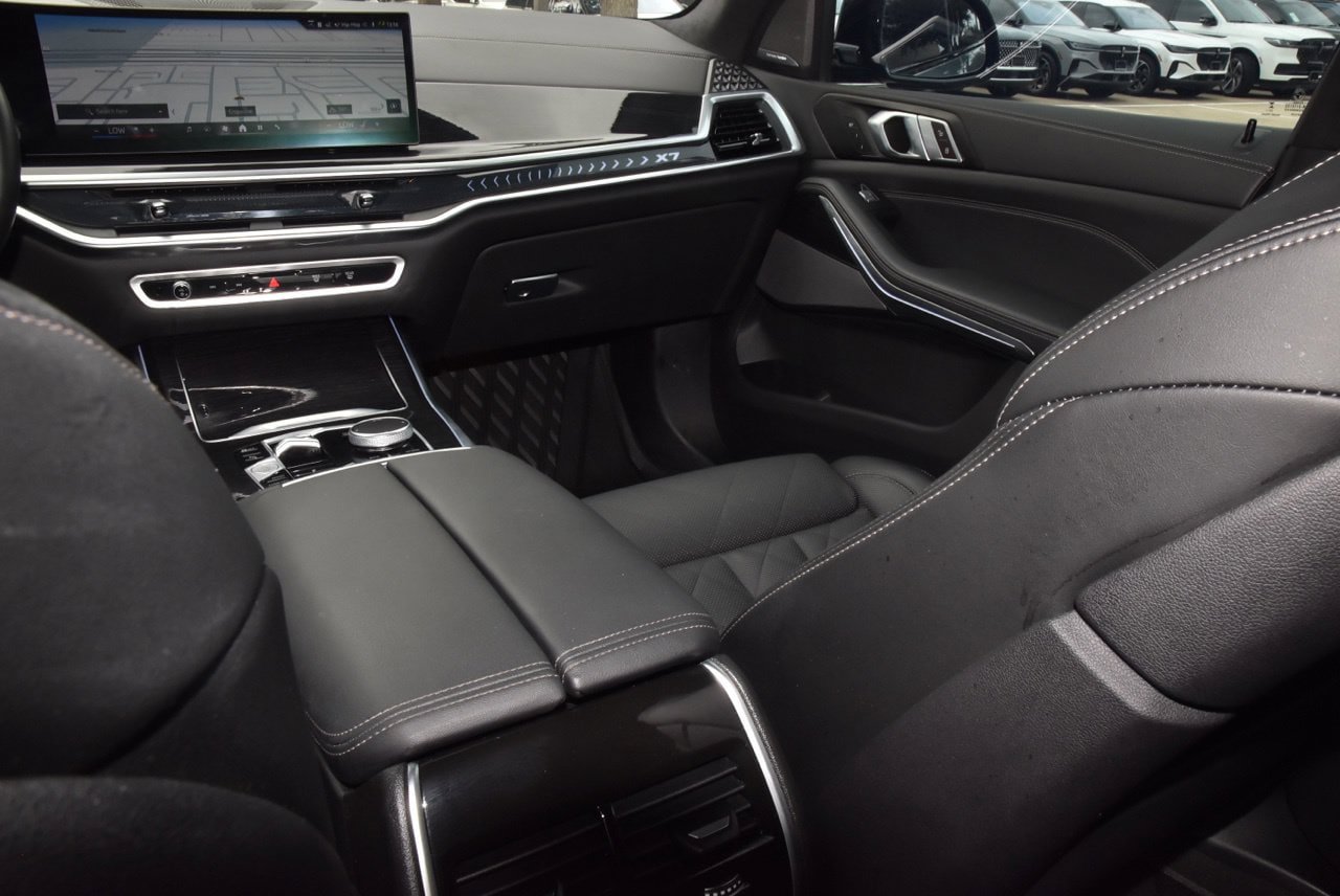 Used 2024 BMW X7 xDrive40i w/ M Sport Package AWD/4WD image 18