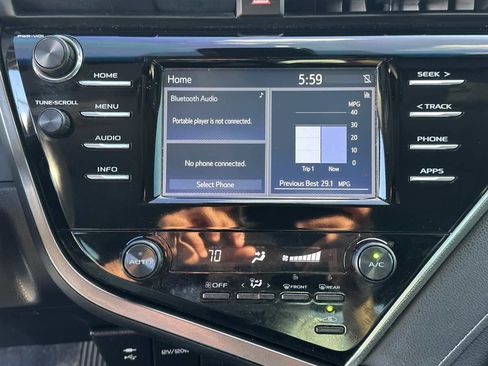 Used 2018 Toyota Camry SE FWD image 20