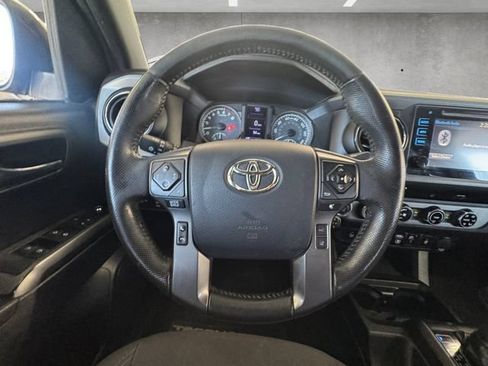 Used 2018 Toyota Tacoma TRD Off-Road w/ Technology Package AWD/4WD image 21