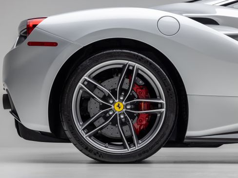 Certified 2018 Ferrari 488 GTB RWD image 64