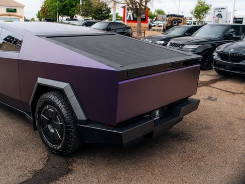 Used 2024 Tesla Cybertruck AWD Crew Cab image 11