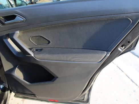 Used 2020 Volkswagen Tiguan S image 5