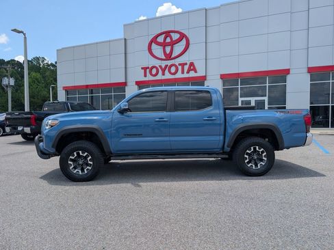 Used 2019 Toyota Tacoma TRD Off-Road AWD/4WD image 2