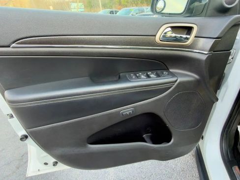 Used 2015 Jeep Grand Cherokee Limited w/ Luxury Group II image 14