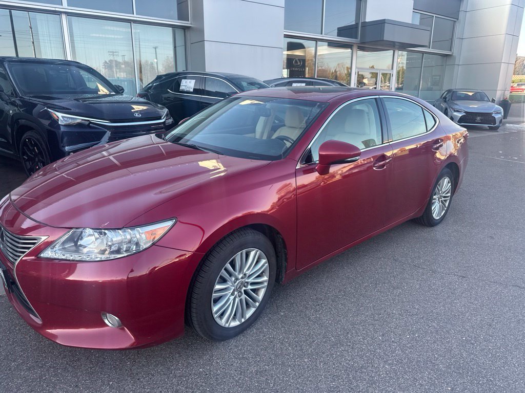 Used 2013 Lexus ES 350 w/ Luxury Pkg FWD image 2
