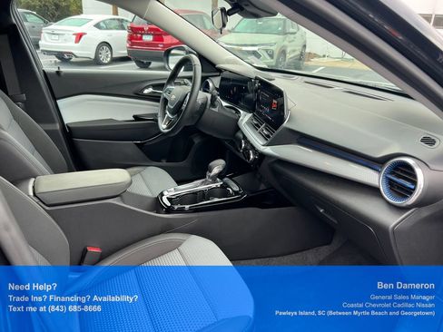 Used 2024 Chevrolet Trax LT w/ Driver Confidence Package FWD image 14