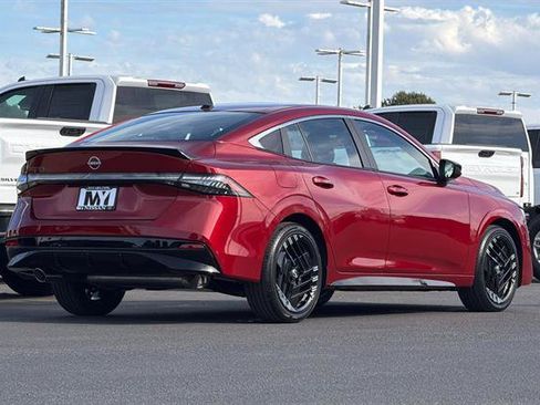 New 2027 Nissan Sentra SR w/ Floor Mat Package FWD image 4