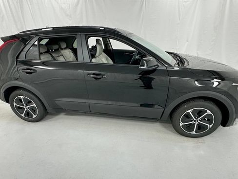 New 2026 Kia Niro EX FWD image 2