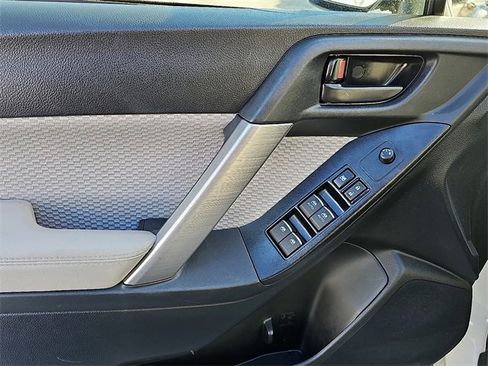 Used 2018 Subaru Forester 2.5i Premium image 12