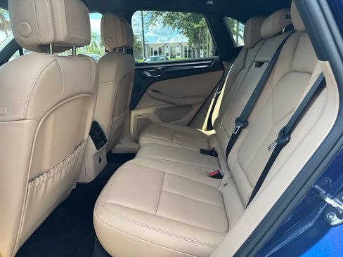 Certified 2026 Porsche Macan AWD/4WD image 6