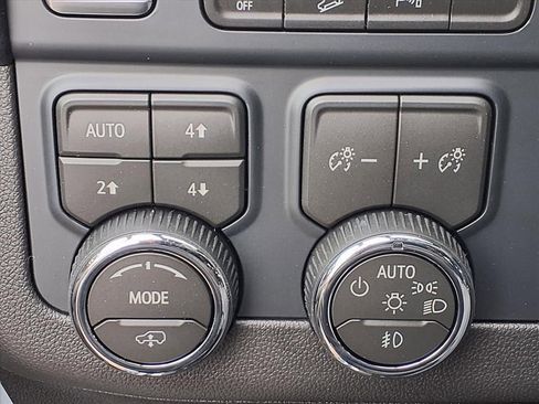 New 2026 Chevrolet Suburban High Country image 8