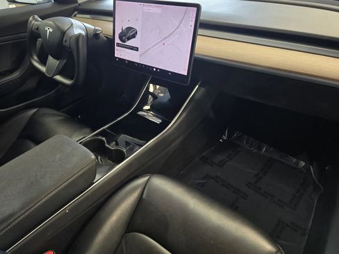 Used 2019 Tesla Model 3 Standard Range image 5