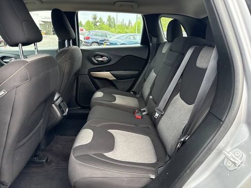 Used 2017 Jeep Cherokee Sport AWD/4WD image 14