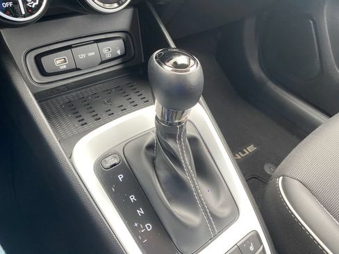 Used 2025 Hyundai Venue Limited FWD image 35