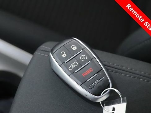 Used 2025 Alfa Romeo Tonale AWD/4WD image 3
