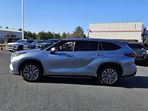 Used 2021 Toyota Highlander Platinum image 4