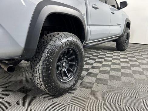 Used 2021 Toyota Tacoma SR5 w/ Trail Edition image 4