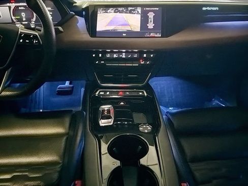 Used 2024 Audi e-tron GT Premium Plus AWD/4WD image 19