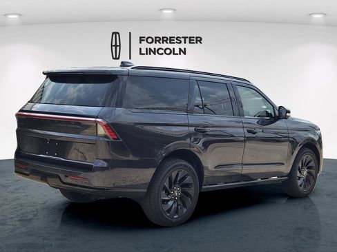 New 2025 Lincoln Navigator Reserve w/ Jet Appearance Package image 3