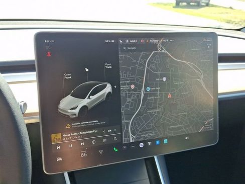Used 2020 Tesla Model Y Long Range image 19
